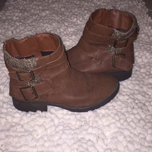 Girls brown ankle boot size 3. Used.